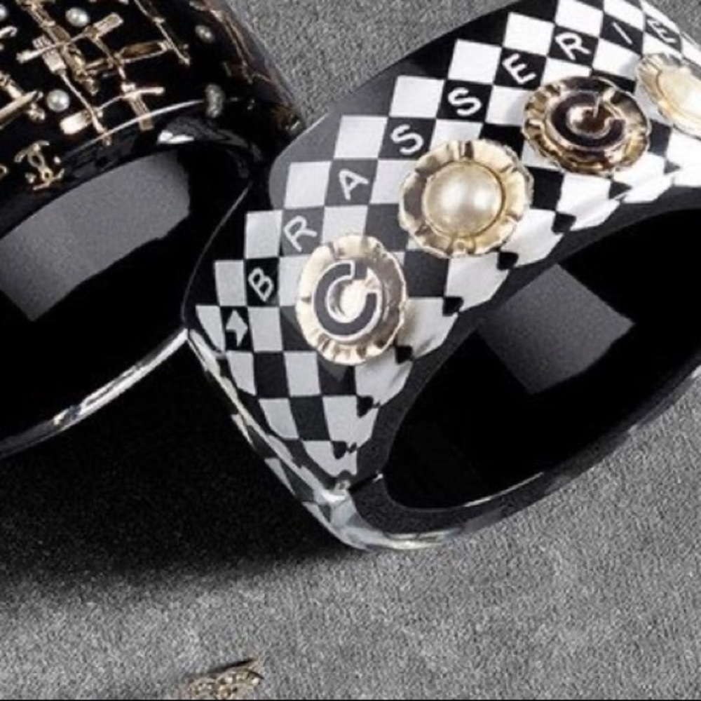 CHANEL Brasserie cuff bracelet - Picture 2 of 6